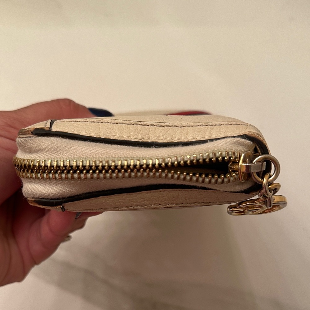 Gucci Beige Leather Wallet with Gold Logo - Picture 7 of 10